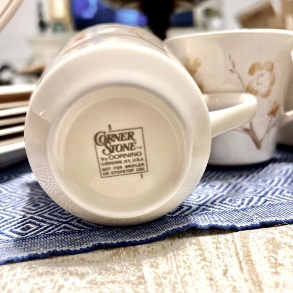 Corningware 8 plates, 1 Creamer 7 mugs Vintage China Blossom - Picture 8 of 12